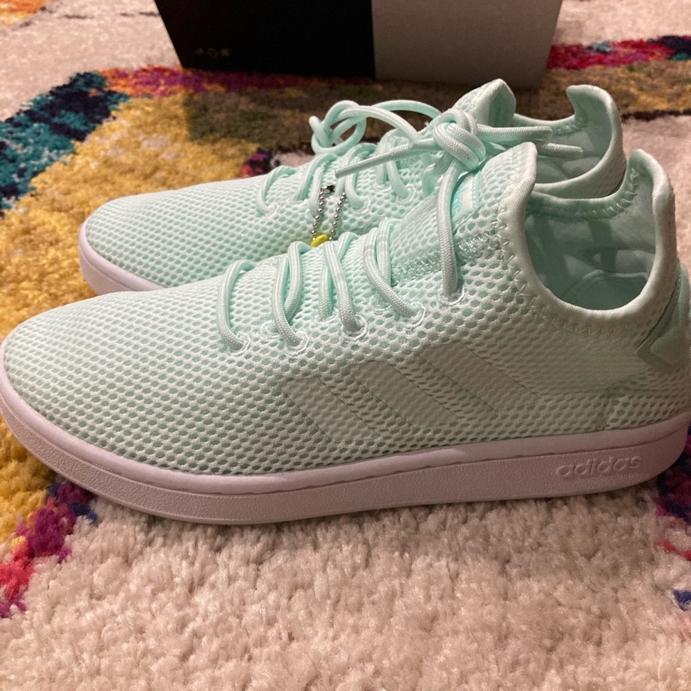 Court adapt adidas